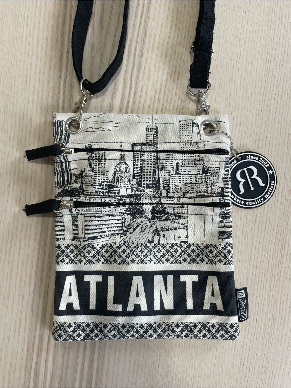 Robin Ruth Atlanta Skyline Crossbody - Black & Cream